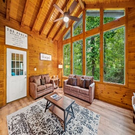 Ridgecrest Retreat's cozy living area