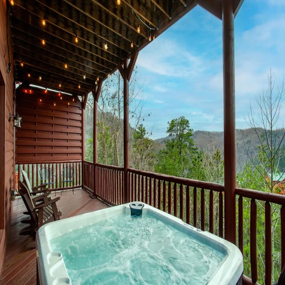 Laurel View Escape's bubbling hot tub