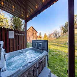 Three Bears Lodge's bubbling hot tub