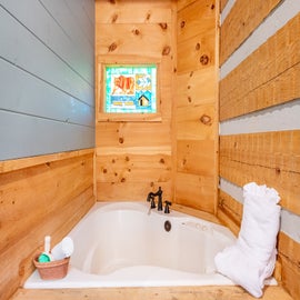 Living Waters Lodge's jacuzzi tub