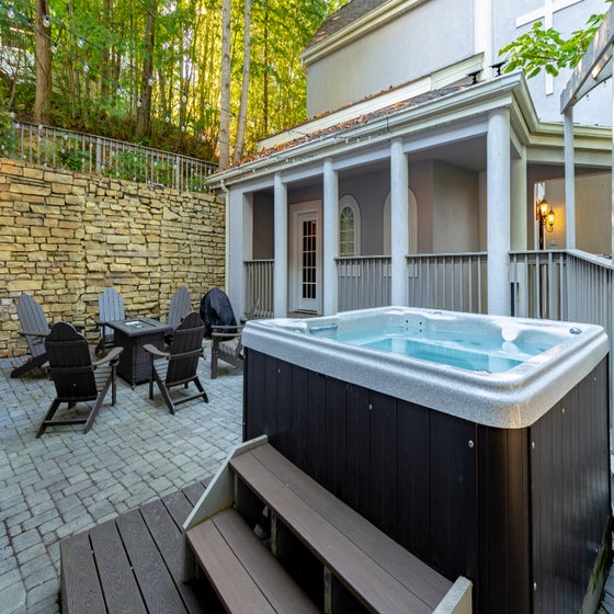 Gatlinburg Mansion's hot tub and fire pit area