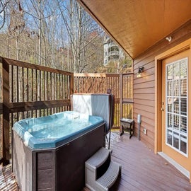 Chalet in the Sky's bubbling hot tub