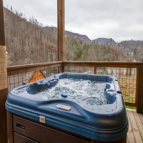 Bear Vista View's bubbling hot tub