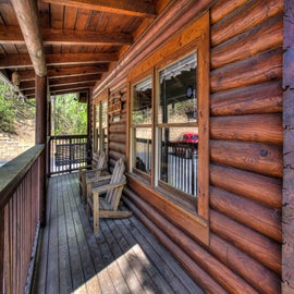 Big Bear Woods' relaxing decks