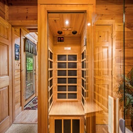 Honey Bear Cabin's sauna