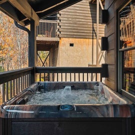 Bear Mountain Hideaway's bubbling hot tub