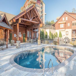 Big Bear Lodge and Resort's seasonal community pool