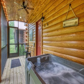 Mimi and Pop's Place's bubbling hot tub