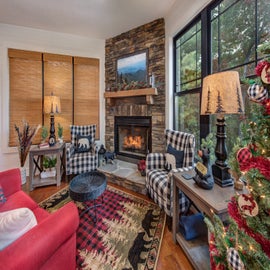 Mountain Charm's cozy living area