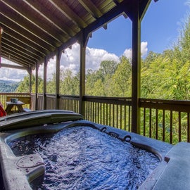 Goldilock's Cottage's bubbling hot tub