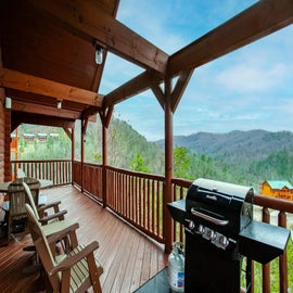 Laurel View Escape's deck with stunning views