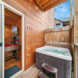 Hickory Haven's bubbling hot tub