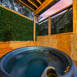 High Country Cabin's bubbling hot tub