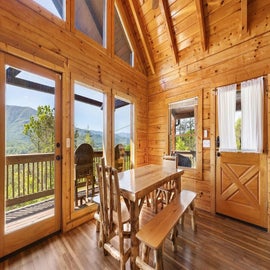 Misty Mountain Treehouse's inviting dining area