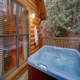 Stay A Little Longer's bubbling hot tub