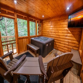 Smoky Retreat's private hot tub