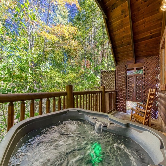 Cozy Bear Lodge's bubbling hot tub