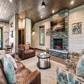 Rocky Top Plunge's cozy living area