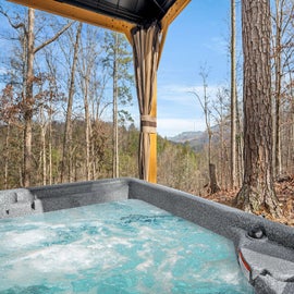 Grassy Paradise's bubbling hot tub