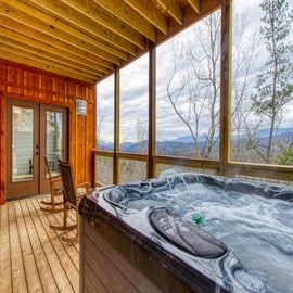 Sweet Mimosa Lodge's bubbling hot tub