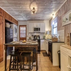 Sleepy Bear's kitchen and dining area