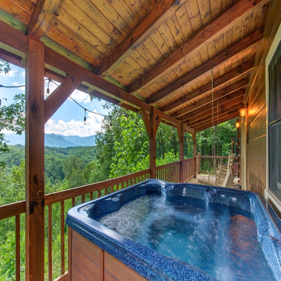 Sunrise Pointe's bubbling hot tub