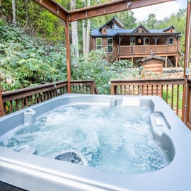 Tennessee Dream's bubbling hot tub