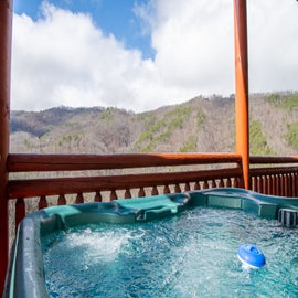 Dream Inn the Smokies' bubbling hot tub