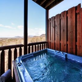 Smoky Mountain Mansion's bubbling hot tub