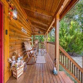 Majestic Elk Hideaway's relaxing deck