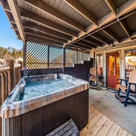 Walden's Creek Lodge's bubbling hot tub