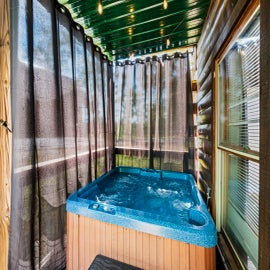 The Owl's Nest's bubbling hot tub