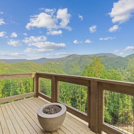 Lindy's Lookout's deck with stunning views