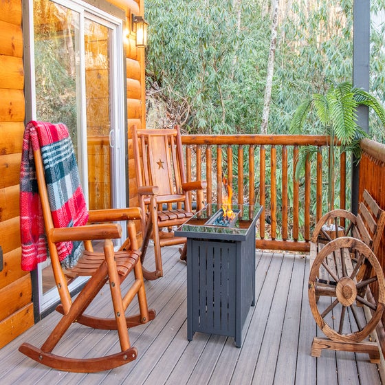 Three Little Bears' relaxing deck w/ fire pit