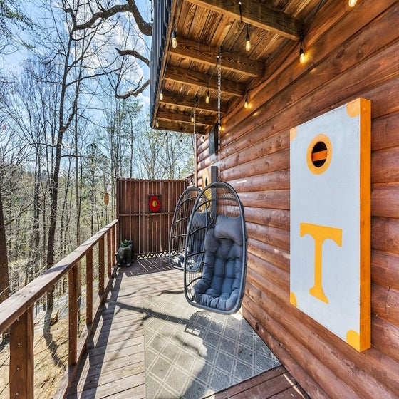 Treehouse Overlook's relaxing deck