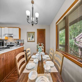 Reed's Retreat's inviting dining table