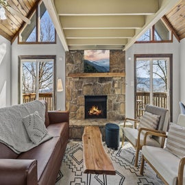 Mountain View Chalet's cozy living area