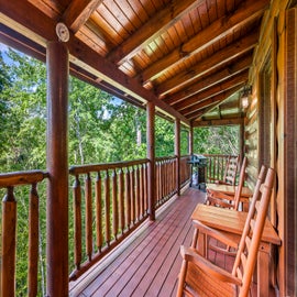 Honey Bear Cabin's spacious deck