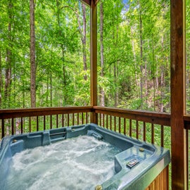 Forest Creek Retreat's bubbling hot tub