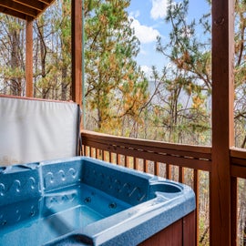 Smoky Overlook's cozy hob tub