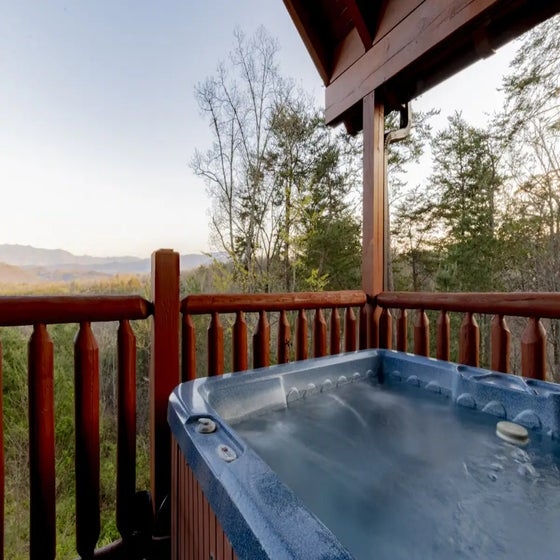 Bear View Cabin's bubbling hot tub