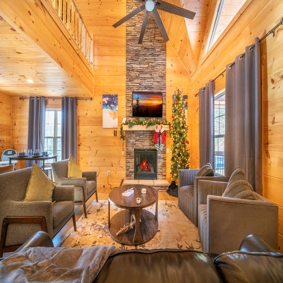 Smoky Ridge Retreat's cozy living area