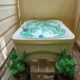 Mountain Mist's private hot tub