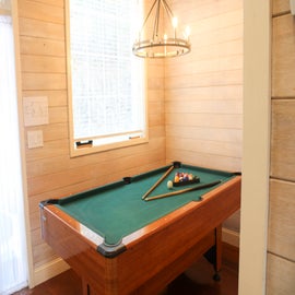 Mountain View Hideaway's pool table