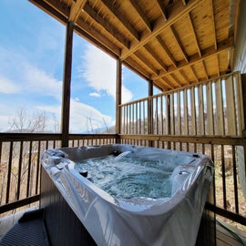 Smoky Mountain Dreams' bubbling hot tub