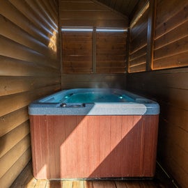 Cozy Bear Cove's bubbling hot tub