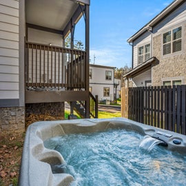 Rustic Modern Mountain Cabin's bubbling hot tub