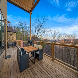 Wellevate Lodge's relaxing deck with stunning views!