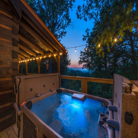 Bears on Beach Front's bubbling hot tub