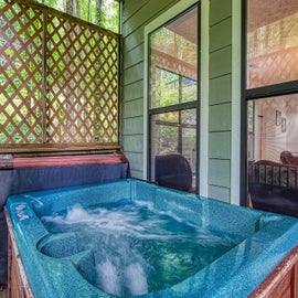 Locklyn's Loft's bubbling hot tub